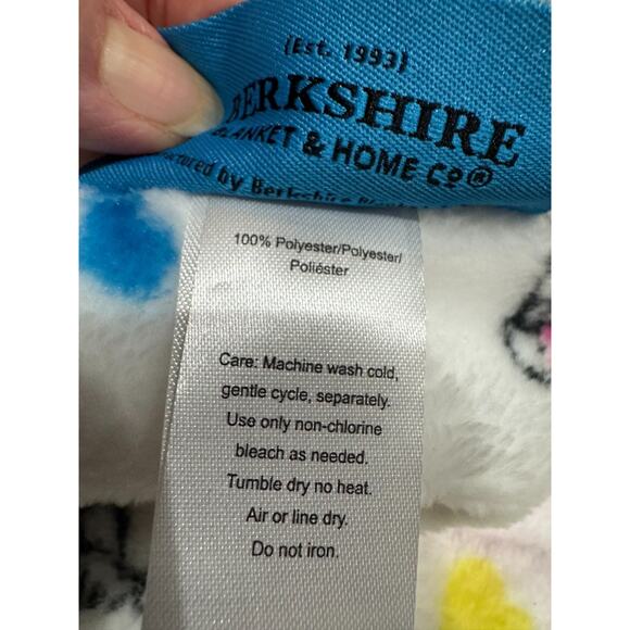 Peanuts Snoopy Plush Throw Blanket Rainbows White Soft Cozy 48"x70" Mint - Picture 7 of 7